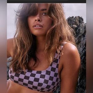 NWT THRILLS (FP) Ribbed Square Crop Bikini Top Sz XS
Color Washed Cocoa